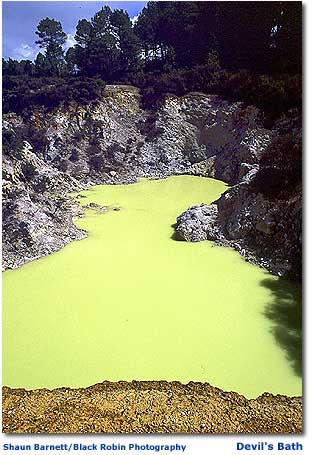 Photo of Devil's Bath boiling pool at Waiotapu