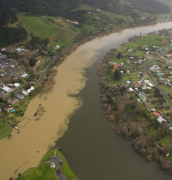 Image - confluence of Waikato and Waipa rivers Confluence of the Waipā and Waikato rivers during the August 2008 floods