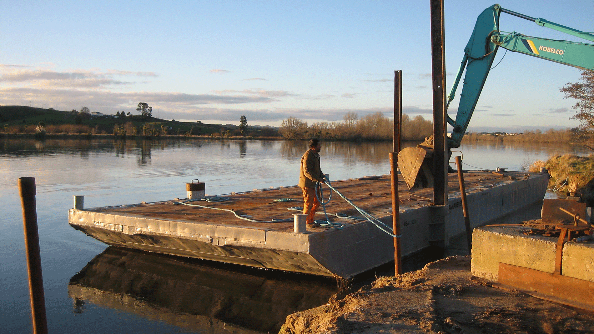 Image - Tamahere Barge - Photo by Kim McKenzie