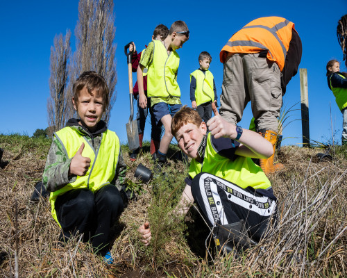 Te Poi students planting on neighbouring farm.